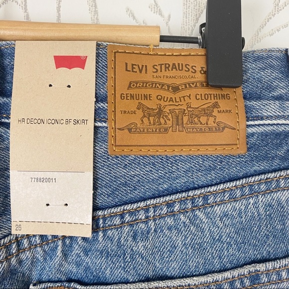 LEVI’S Deconstructed Iconic Boyfriend Mini Jean Skirt NWT Size 26 - Picture 8 of 12